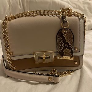 Brand Beware Aldo Aldo Byworth Crossbody in Beige Women's